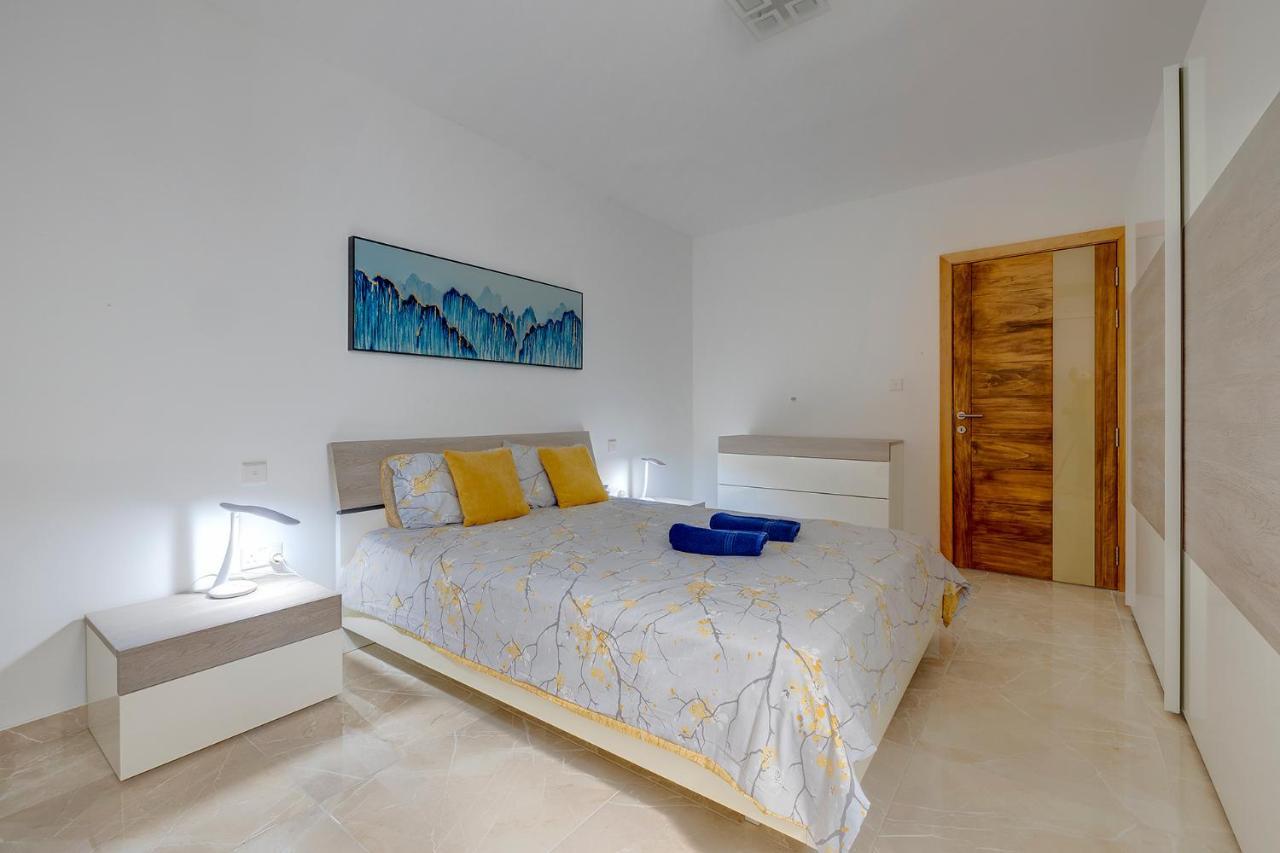 Modern 2Br Apartment In Central St Julian'S San Giuliano Esterno foto