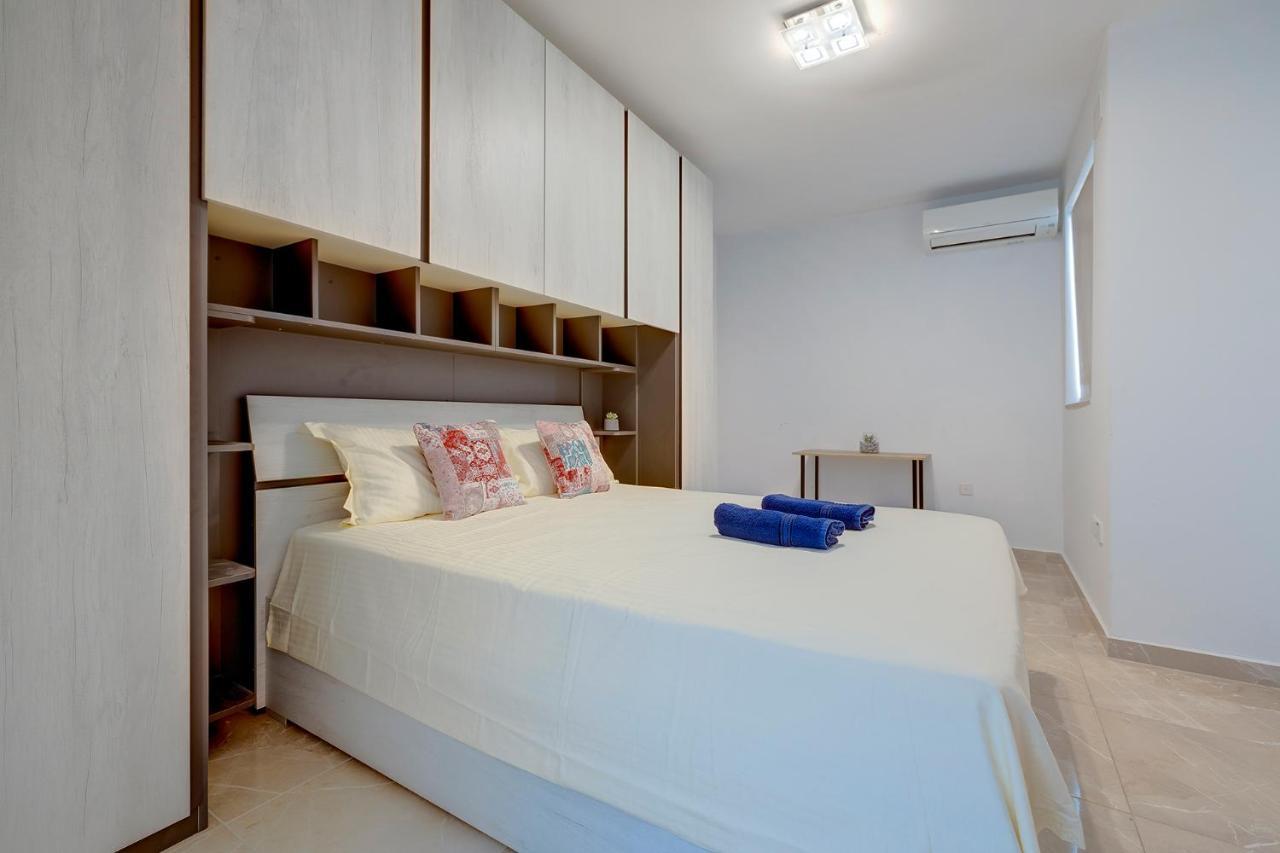 Modern 2Br Apartment In Central St Julian'S San Giuliano Esterno foto