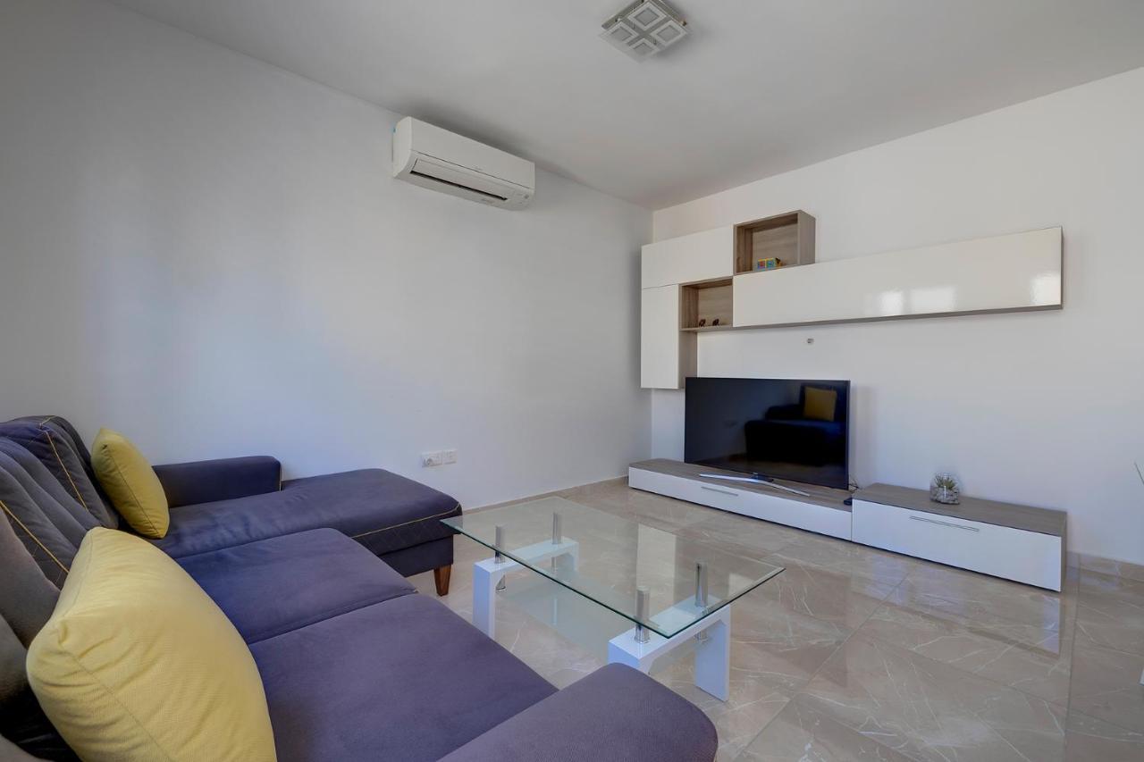 Modern 2Br Apartment In Central St Julian'S San Giuliano Esterno foto
