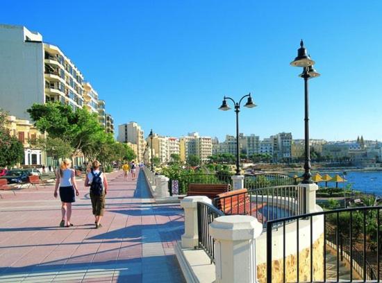 Modern 2Br Apartment In Central St Julian'S San Giuliano Esterno foto