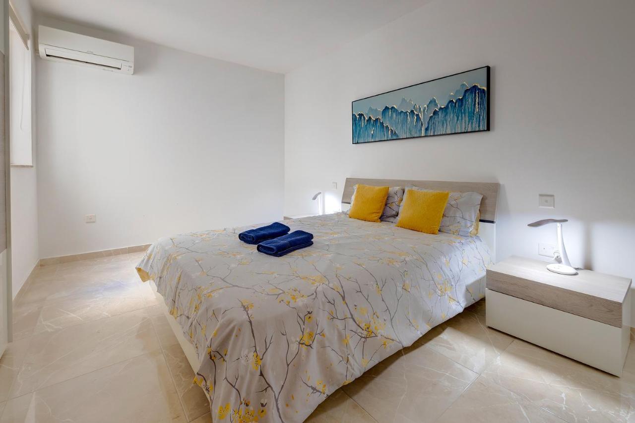 Modern 2Br Apartment In Central St Julian'S San Giuliano Esterno foto
