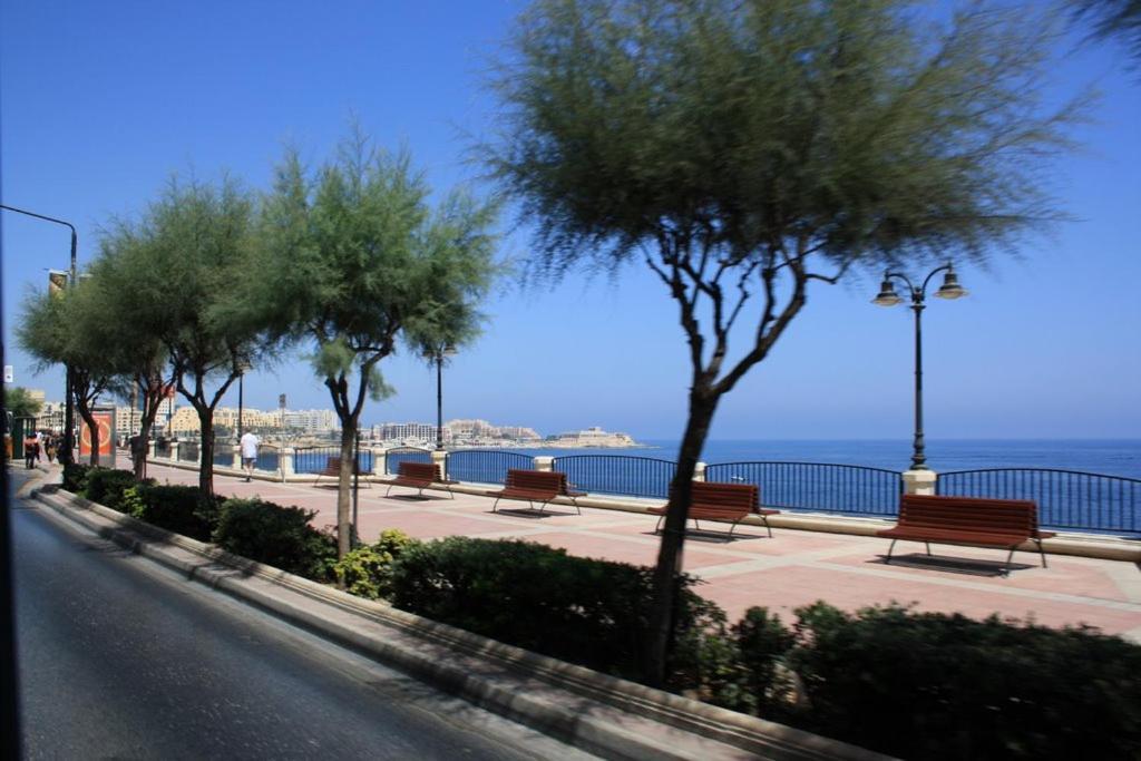 Modern 2Br Apartment In Central St Julian'S San Giuliano Esterno foto